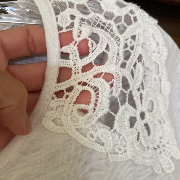 Cute cotton tee shirt with crochet detail size M - Picture 2 of 8